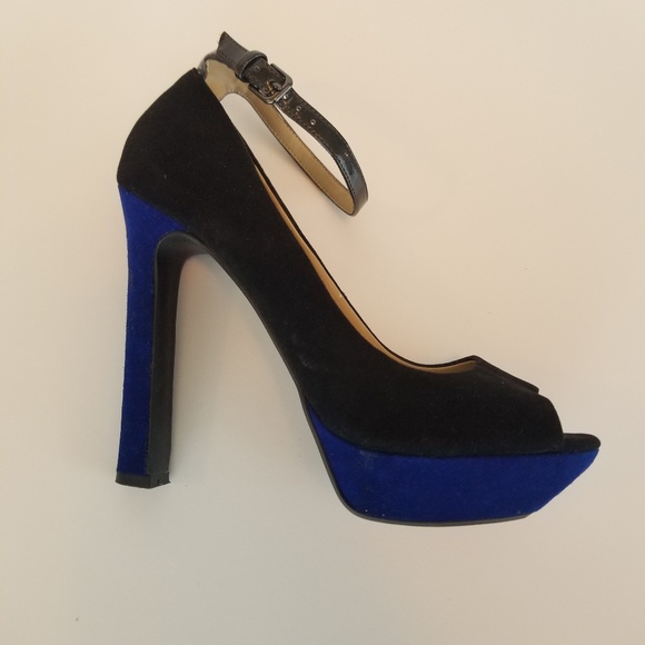 Zara Shoes - SOLD 💫 Zara Trafaluc Black&Blue Heels 8.5